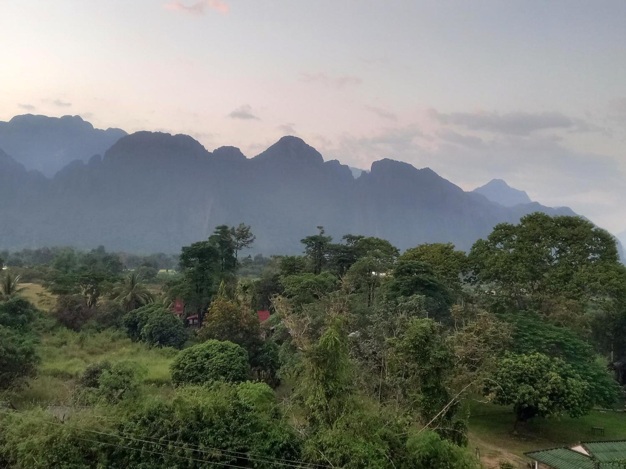 Vang Vieng Th Central Park Hotel Extérieur photo